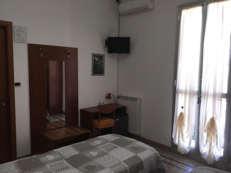 Hotel Lora Bordighera Buitenkant foto
