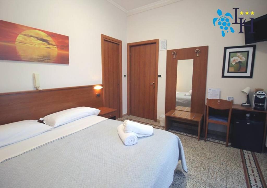 Hotel Lora Bordighera Buitenkant foto