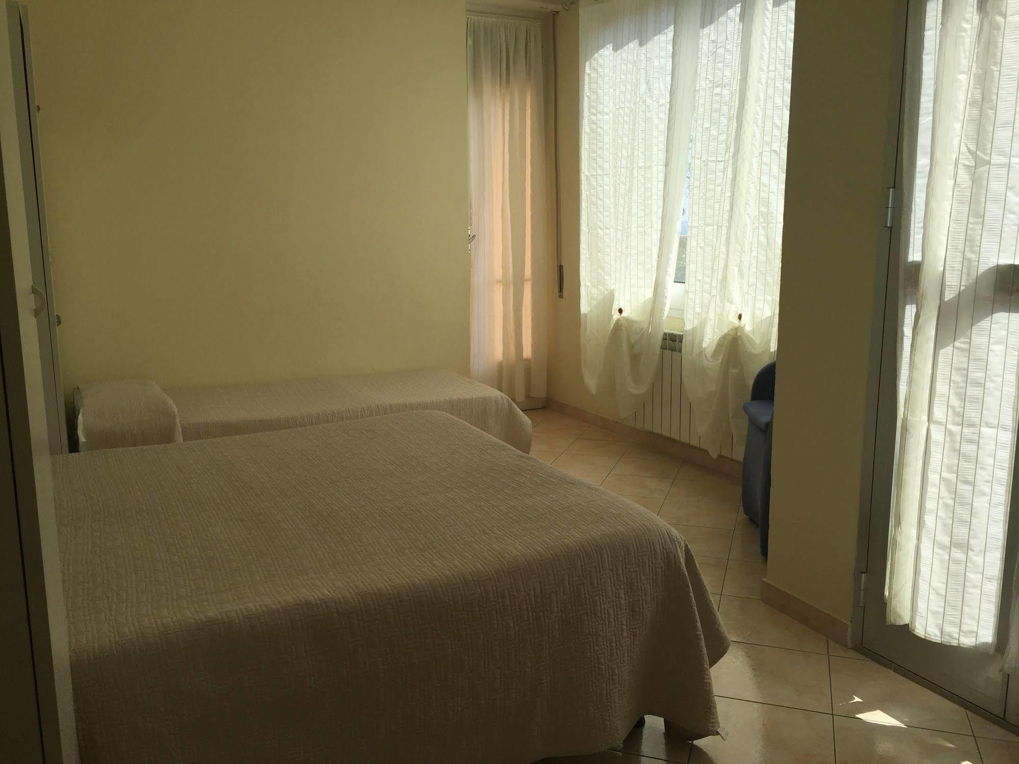 Hotel Lora Bordighera Buitenkant foto