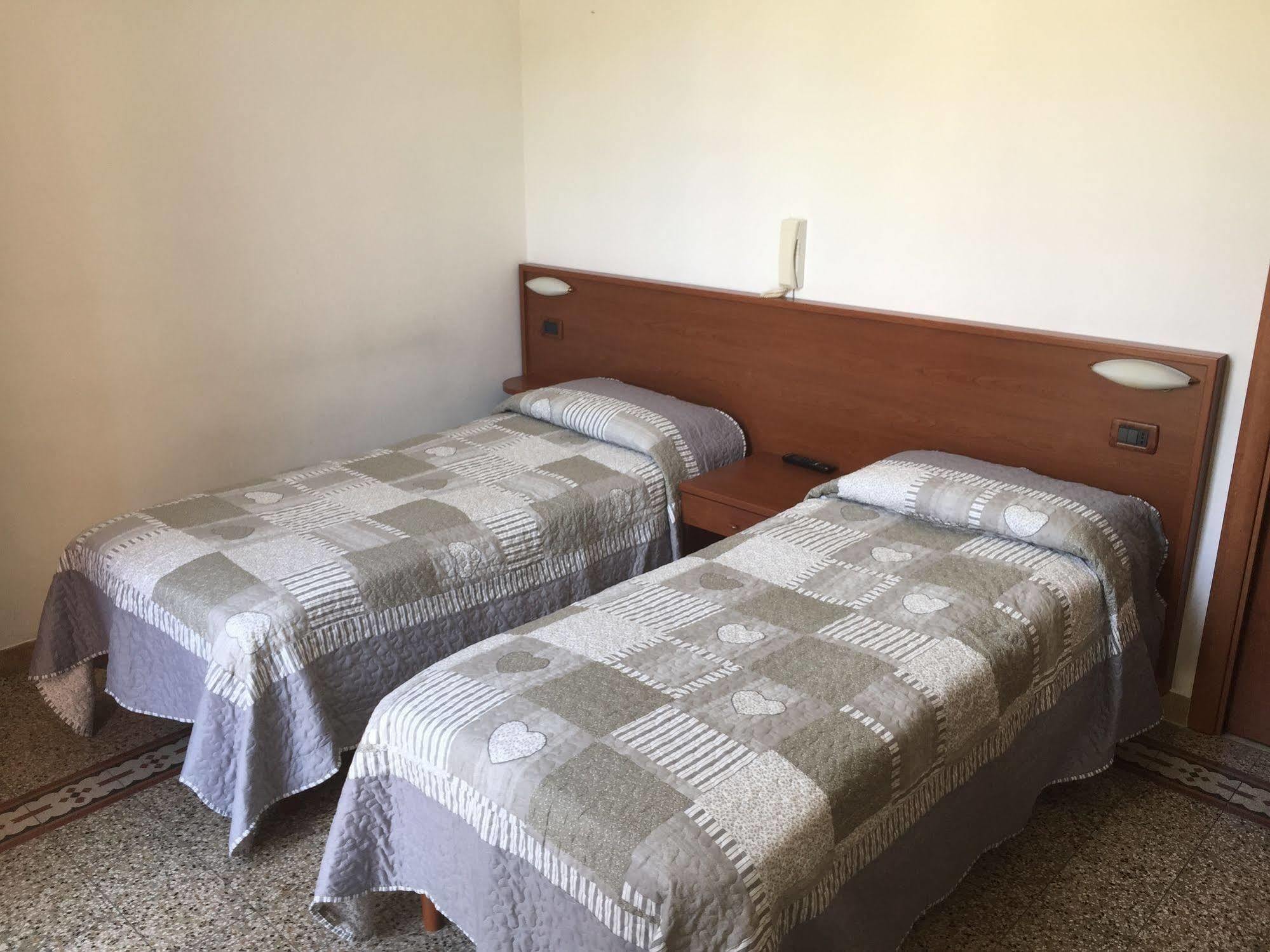 Hotel Lora Bordighera Buitenkant foto