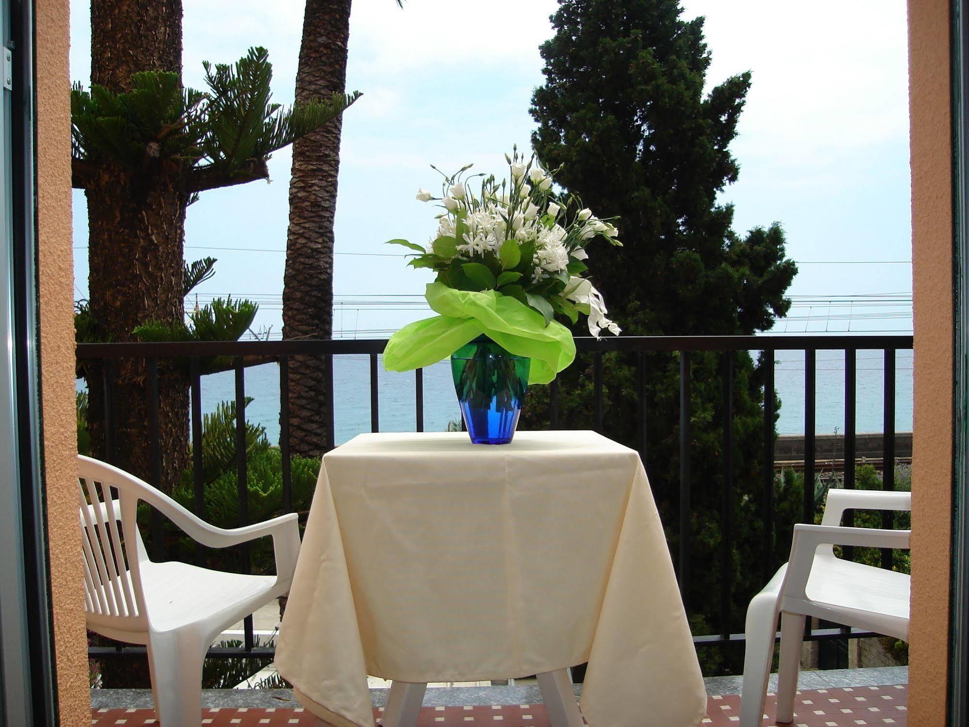 Hotel Lora Bordighera Buitenkant foto